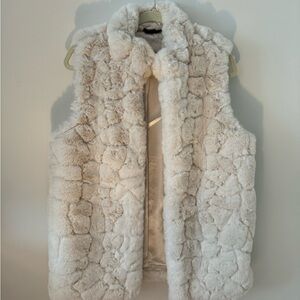 Rachel Zoe faux fur cream colored vest with pockets.  Size L.